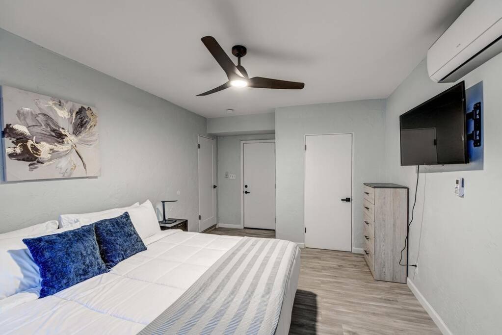 Holiday home Modern Home-downtown-3 Bedroom- King Bed *