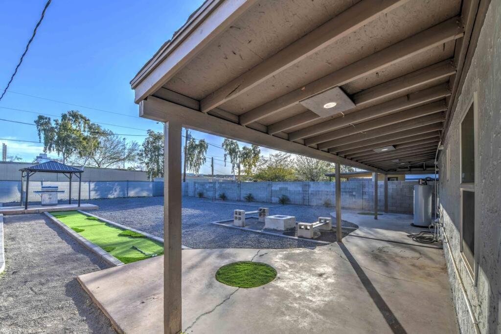Modern Home-downtown-3 Bedroom- King Bed Holiday home *