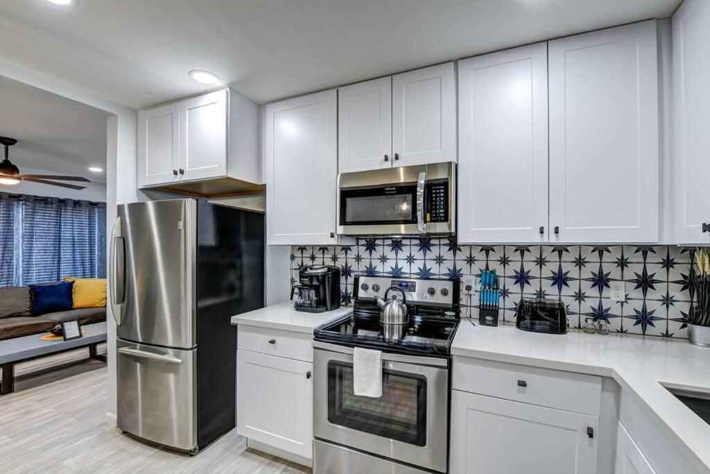Modern Home-downtown-3 Bedroom- King Bed Phoenix